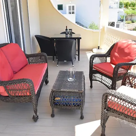 Apartment Luger 1. Stock Razanj