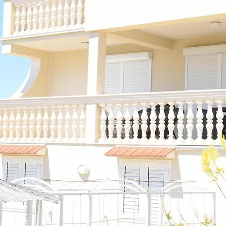 Apartment Luger 1. Stock Razanj