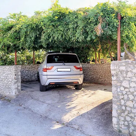 Apartment Luger 1. Stock Razanj