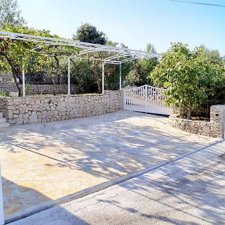 Apartment Luger 1. Stock