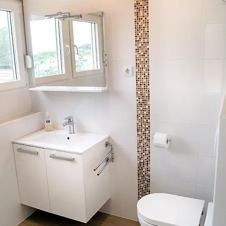 Apartment Luger 1. Stock Razanj