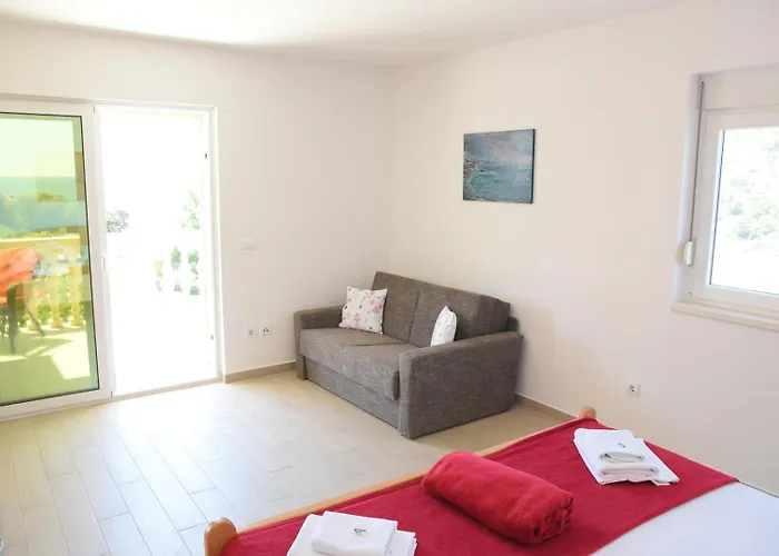 Luger 1. Stock Apartman Razanj